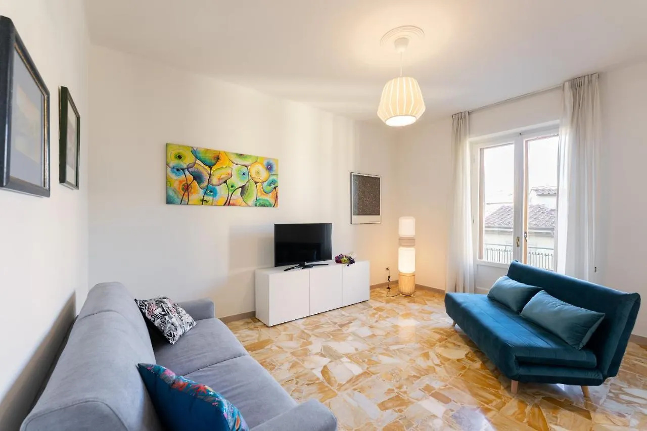 Apartment Roommo Artisti Florence