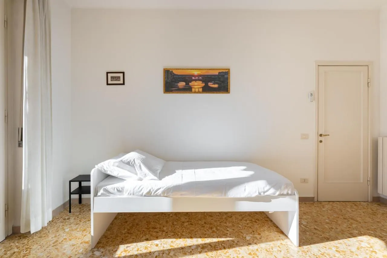 Apartment Roommo Artisti Florence Italy