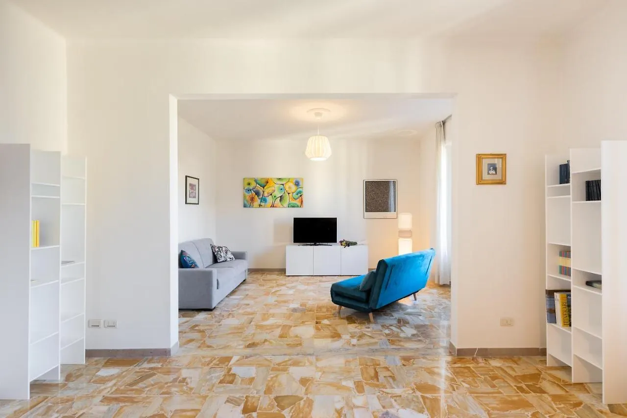 Apartment Roommo Artisti Florence